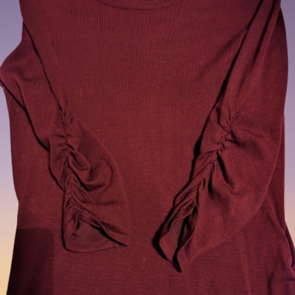 🏷️ CLEARANCE 🏷️Love Always sweater 2/$10 - Picture 3 of 6